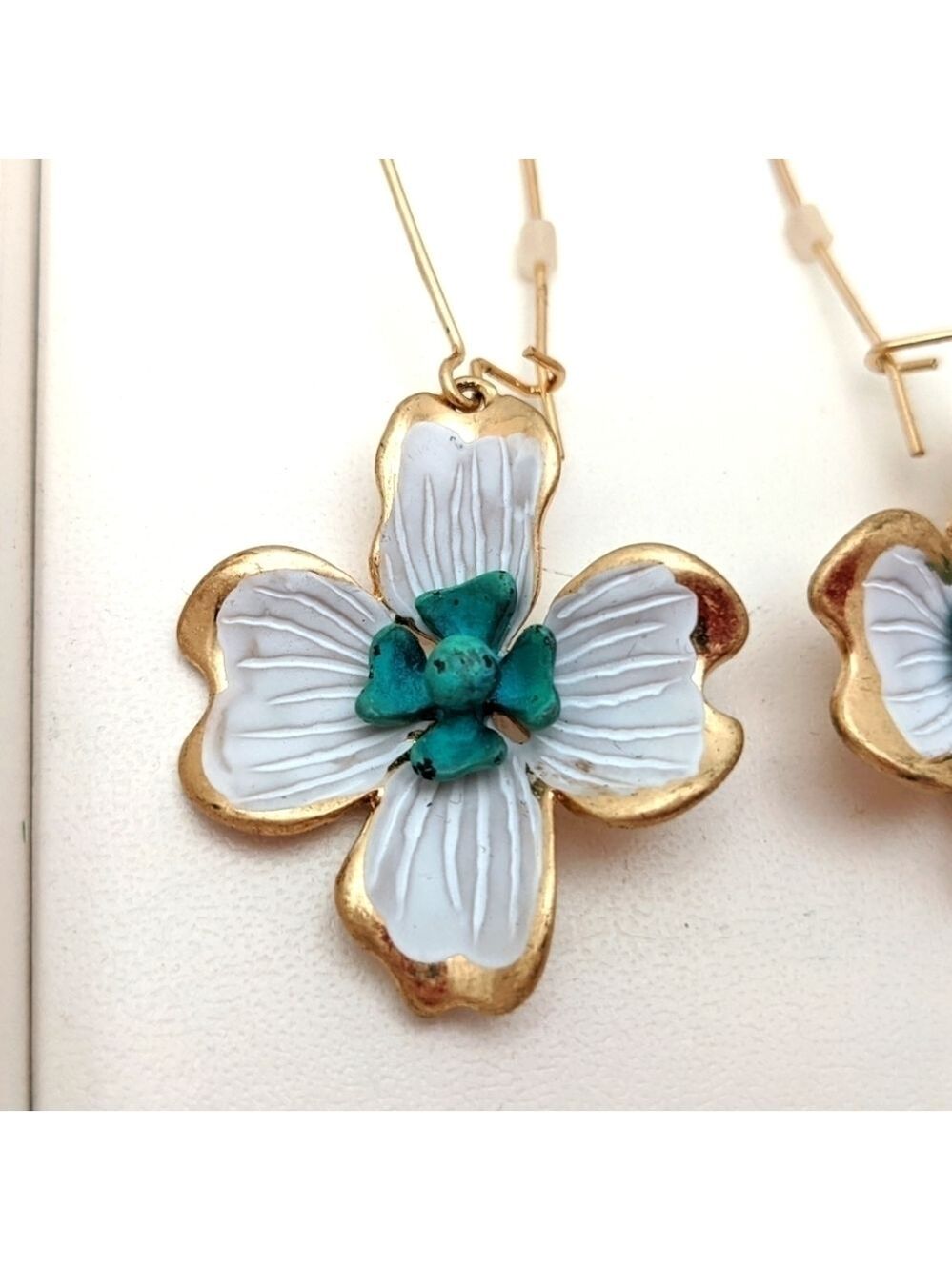 RLM SOHO 3D Floral Drop Earrings White Gold Patina Dangling - Picture 4 of 10